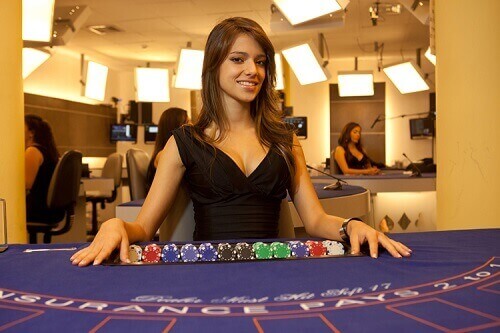 Jouez au Croupier en Direct avec Maple Casino
